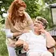 Imagine Instagram – senior în siguranță acasă cu îngrijitoare